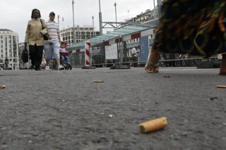 Les mégots jetés à terre, une pollution sournoise.